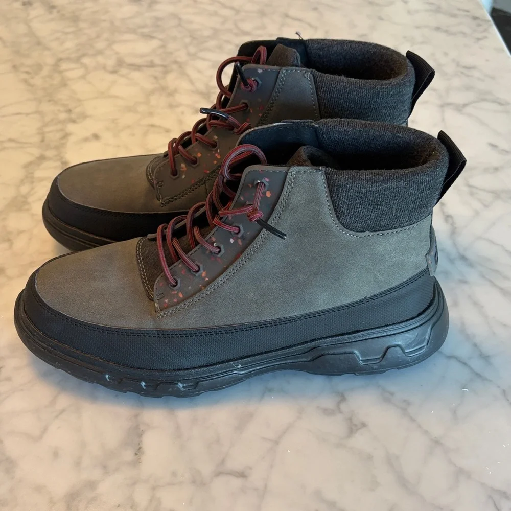 Men's Gray and Black Duke Shield Casual Boots Water Repellent Size 9